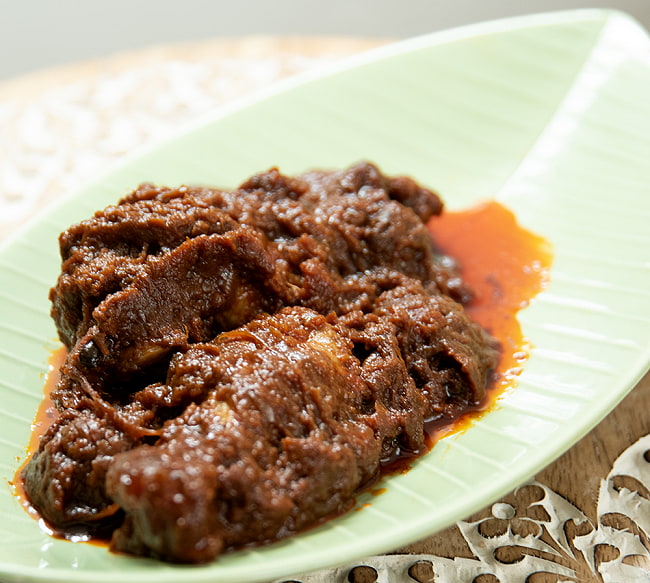 【送料無料・6個セット】【マイルド】ミャンマーチキンカレー　チェッターヒン - Kyet Thar Hin 7 - 実際に中を開けてみました。鶏肉がゴロッと入っています。