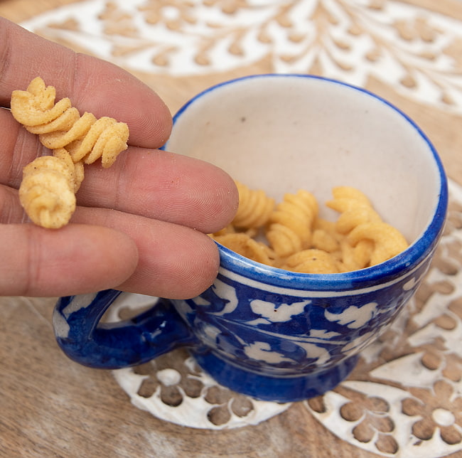 【6個セット】インドのスナック KurKure【Masala Twisteez味】 9 - 中身を開けてみました