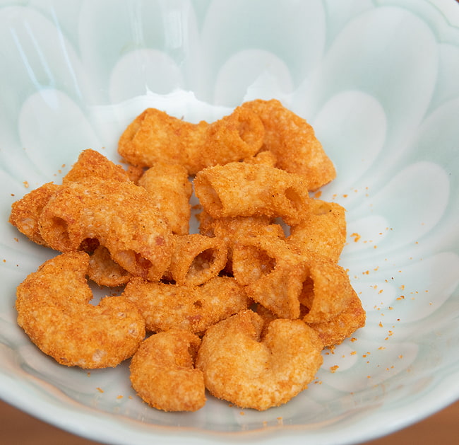 【10個セット】インドネシア激辛 クリスプ マカロニ ボンチャベ - Makaroni Krispi Level 10 【BonCabe】 7 - 辛そうなパウダーがたっぷり