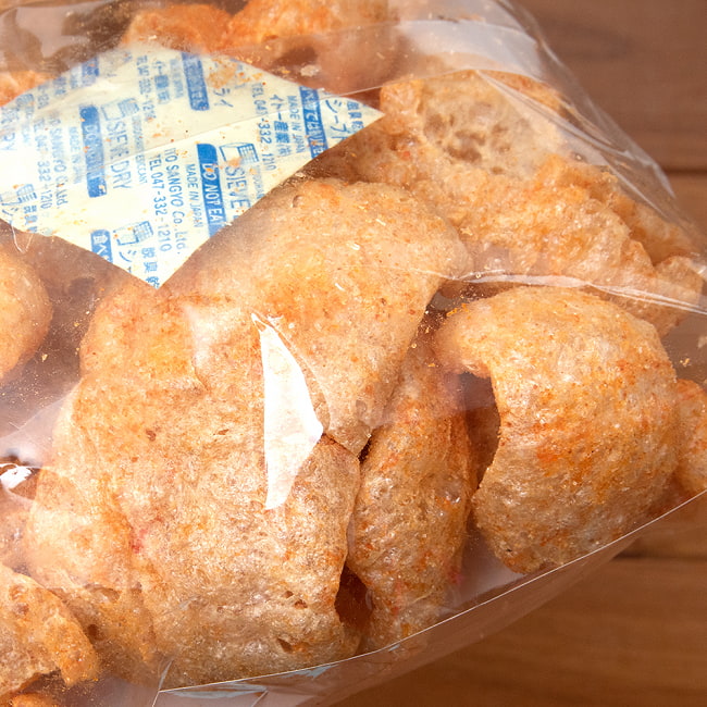 【6個セット】チチャロン バラット - 豚皮の唐揚げ  辛口 CHICHARON BALAT HOT&SPICY 【Pork King】 4 - 中身のアップです