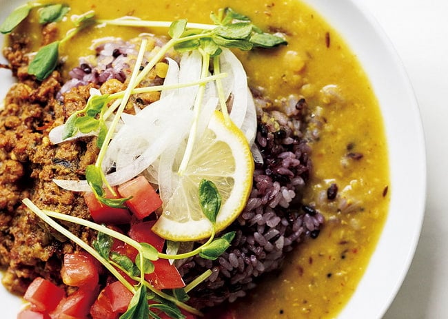 【送料無料・10個セット】大阪 四天王寺　虹の仏 監修 出汁キーマ&ガーリック・ダル 7 - きれいに盛り付けすると素敵な感じになりますよ