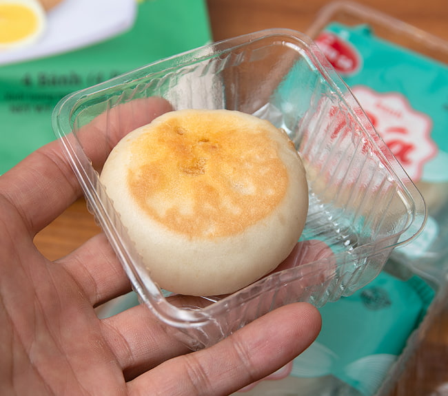 【3個セット】ドリアンケーキ(塩漬卵入り)300g MUNG BEAN FRESH DURIAN 9 - 中にはぷりぷりのドリアンケーキが入っていました