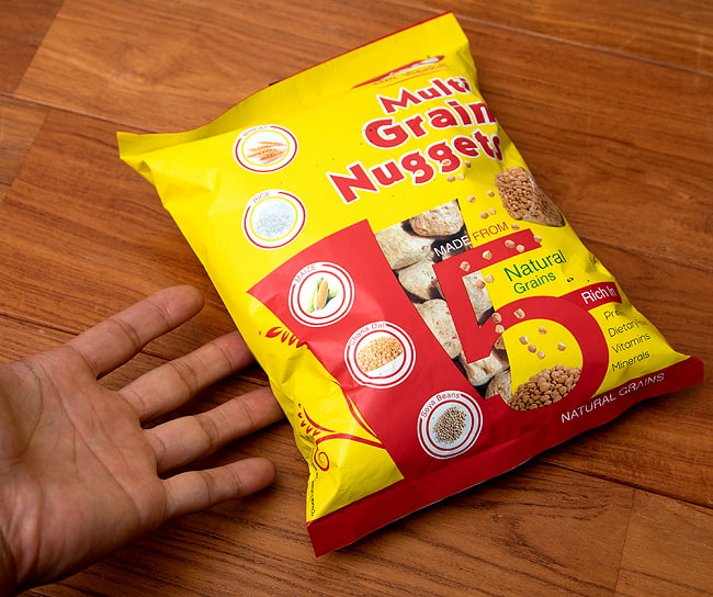 【6個セット】５つの穀物から作られたマルチ グレイン ナゲット 200g 【Hi Life ハイライフ】 5 - 手に持ってみました。お手頃サイズで量も丁度いいです。