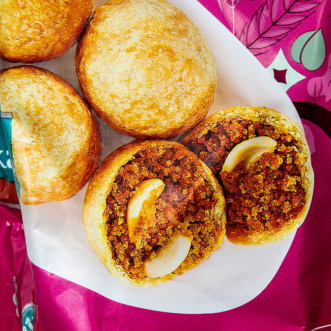 【6個セット】インドのお菓子 ゴルカチョリ - Gol Kachori 4 - 中にはまるいスナック団子。