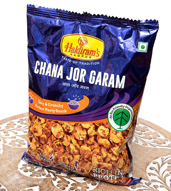 【6個セット】インドのお菓子 潰しチャナ豆のスパイシースナック - チャナ　ジョル　ガラム - CHANA JOR GARAM 150g[HARDIRAMs] 3 - 斜めから撮影しました
