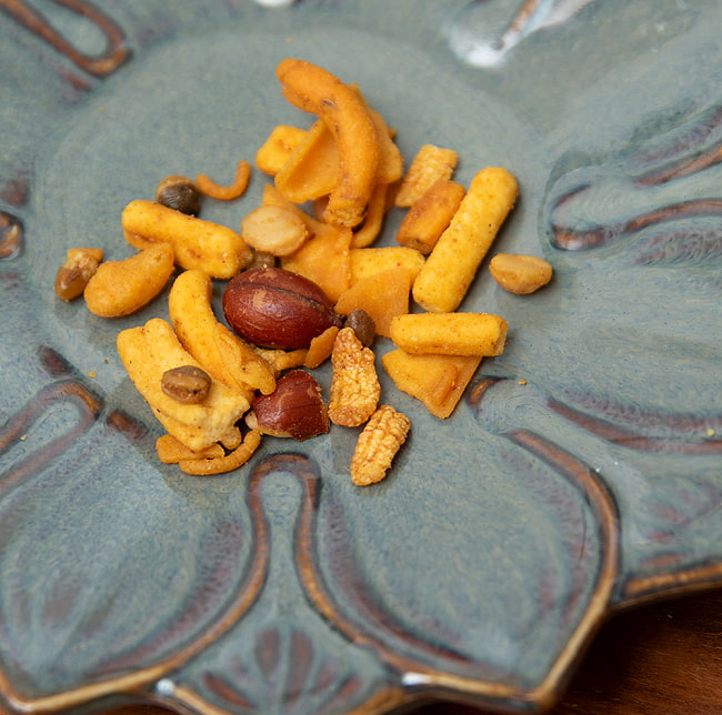 【6個セット】インドで定番のお菓子ナムキン - Golden Mix 170g【Chhedas】 5 - 中身を開けてみた所です。