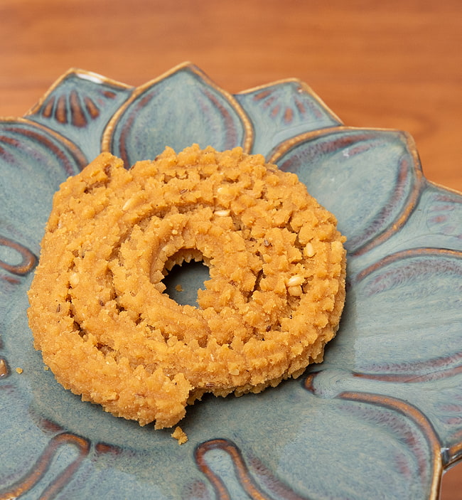 【6個セット】ぐるぐる揚げ物スナック - Bhajani Chakli 170g【Chhedas】 7 - 中身を出してみました