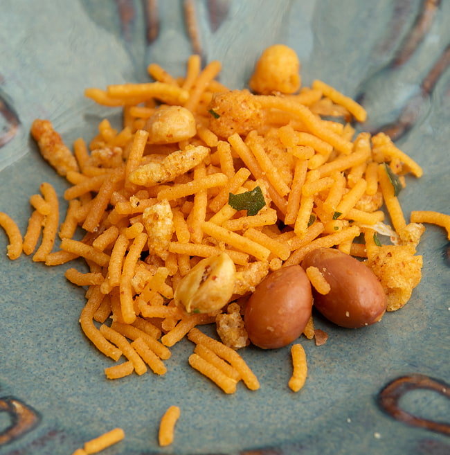 【6個セット】ニンニク味がたまらなく旨い南インドスナック - Garlic Mixture 150g【TOWNBUS】 6 - 中身を出してみました