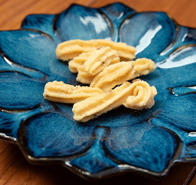 【6個セット】バターとクミンが香るシンプルなお味の南インドスナック - バタームルク Butter Murukku 150g【TOWNBUS】 6 - 中身を出してみました