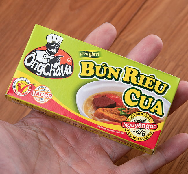 ブン スープの素 - 蟹味 - オンチャバ シーズニング　ブンリュクア - BUN RIEU CUA[OngChava] 5 - サイズ比較のために手に持ってみました