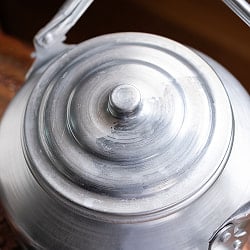 [注ぎ口漏れあり・蓋変色あり・訳あり品]〔容量：約3L〕ベトナムのレトロなアルミやかん　たっぷり沸かせて昔ながらのフォルム　素朴なアルミの風合い - サブ4