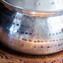 〔約2.6L〕ベトナムの槌目入りアルミ鍋　ふっくらフォルムが愛らしい、手仕事の温もり感じるレトロな両手鍋 - サブ4