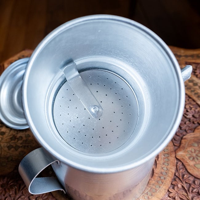 〔容量:約1400ml〕大きなカフェサイズ ベトナムコーヒーメイカー フィルターコーヒー 6 - 上部の中に落し蓋のような形でフィルターが入っています
