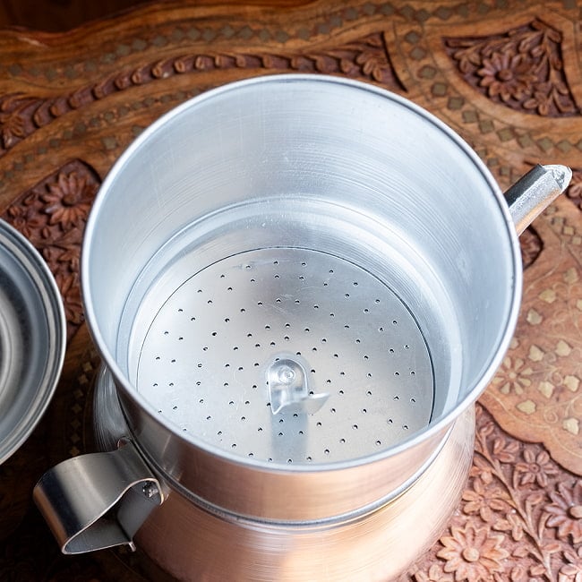 〔容量:約2400ml〕大きなカフェサイズ ベトナムコーヒーメイカー フィルターコーヒー 6 - 上部の中に落し蓋のような形でフィルターが入っています
