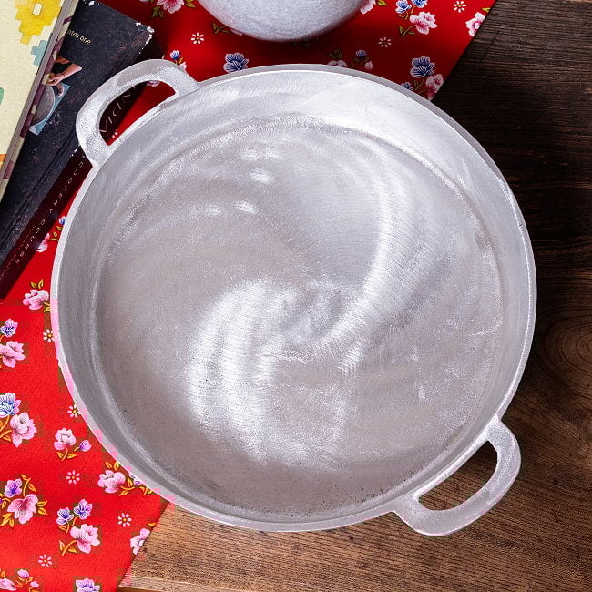 〔約27cm〕ベトナムの台所から 無垢で素朴なアルミ両手鍋 3 - 上からの写真です