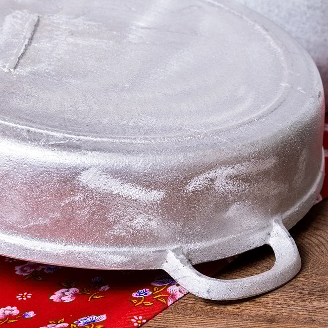 〔約27cm〕ベトナムの台所から 無垢で素朴なアルミ両手鍋 8 - 拡大写真です