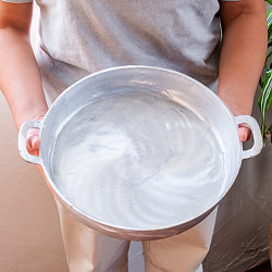〔約29cm〕ベトナムの台所から　無垢で素朴なアルミ両手鍋 - サブ2