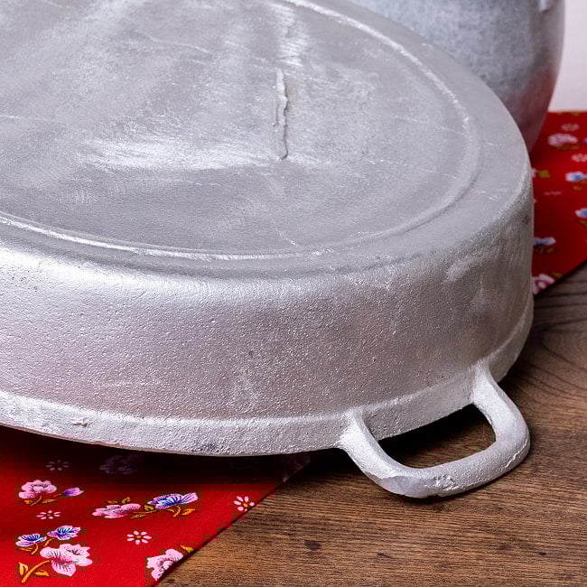 〔約29cm〕ベトナムの台所から 無垢で素朴なアルミ両手鍋 8 - 拡大写真です