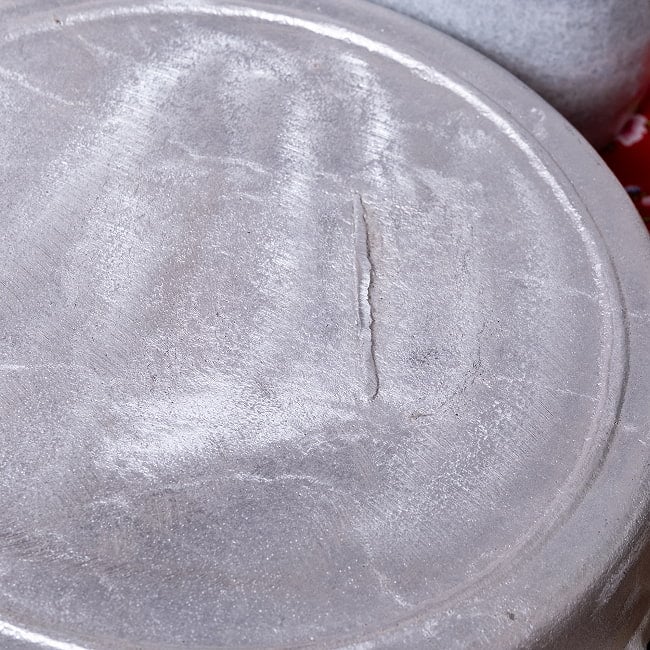 〔約29cm〕ベトナムの台所から 無垢で素朴なアルミ両手鍋 9 - 無骨で雰囲気があります