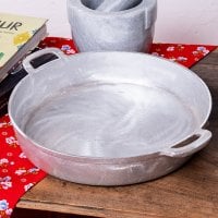 〔約29cm〕ベトナムの台所から 無垢で素朴なアルミ両手鍋