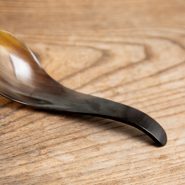 水牛の角のれんげ　キャトルホーン　美しいべっ甲模様[約13cm×4.2cm] 4 - 持ち手の部分です