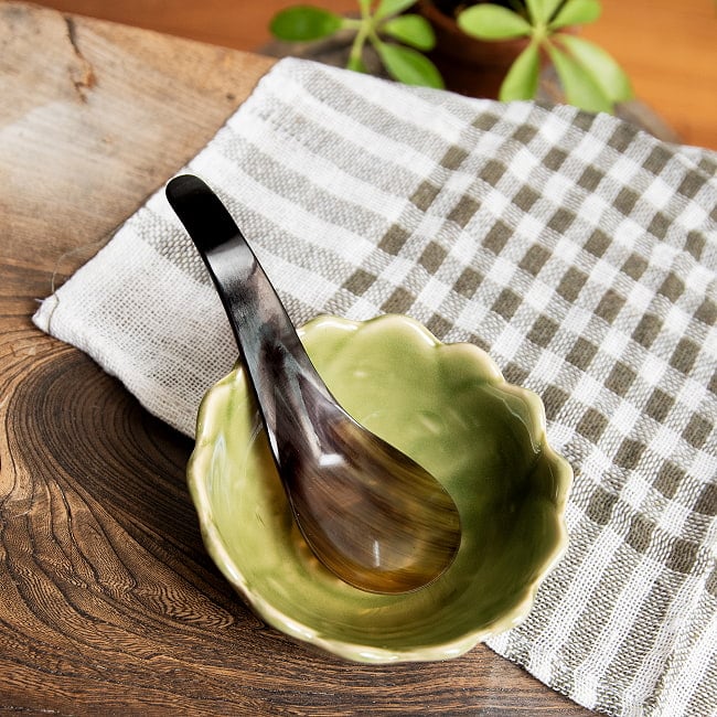 水牛の角のれんげ　キャトルホーン　美しいべっ甲模様[約13cm×4.2cm]の写真食器,アジア 食器,水牛,キャトルホーン,べっ甲柄,カトラリー,バリ雑貨,スプーン,匙,れんげ,レンゲ,テーブルウェア,軽量