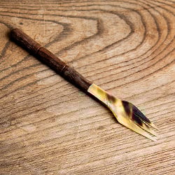 水牛の角と木のフォーク　キャトルホーン　美しいべっ甲模様[約15cm×2.5cm] - サブ2