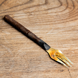 水牛の角と木のフォーク　キャトルホーン　美しいべっ甲模様[約15cm×2.5cm] - サブ5