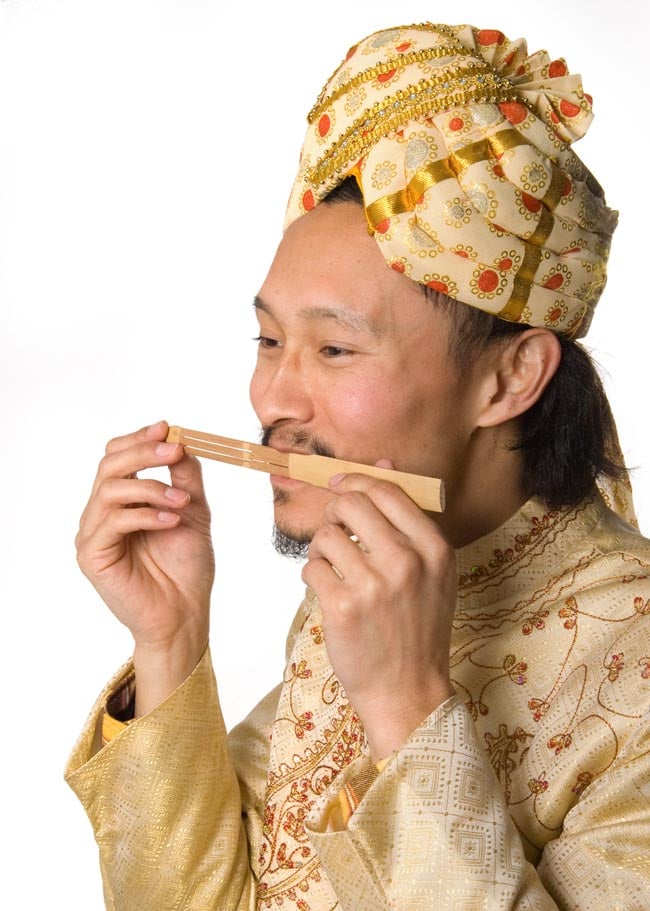 インドネシアの竹の口琴 - ゲンゴン 2 - インドパパが試しに演奏してみました
