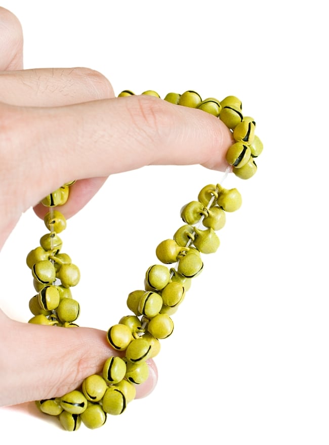 カラフルグングルバンド - レッド 4 - このように中にゴムが通っていますのでフリーサイズとなっ