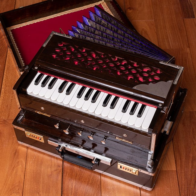 [インド品質]【Kartar Music House社製】ポップアップハルモニウム 32鍵 2リード 3ドローンタイプの写真ハルモニウム,Harmonium,ピアノ,インド　楽器,鍵盤楽器,民族楽器,インドクオリティ