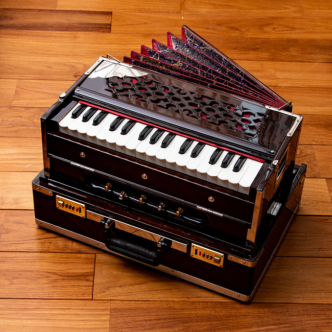 [インド品質]【Kartar Music House社製】ポップアップハルモニウム Calcuha 3ドローンタイプの写真ハルモニウム,Harmonium,ピアノ,インド　楽器,鍵盤楽器,民族楽器,インドクオリティ