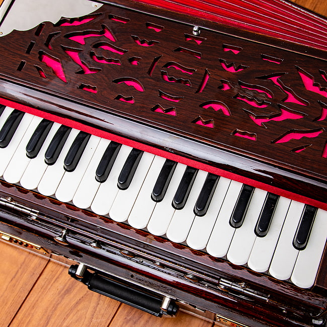 【Kartar Music House社製】ポップアップハルモニウム クイックアクセスタイプ SHANTA DURGA 3 - 鍵盤部分の様子です。