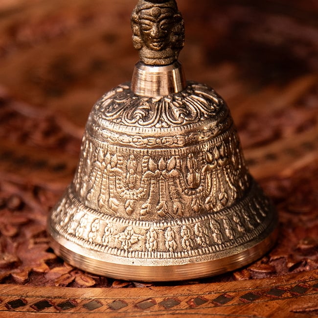 ブラスのハンドベル 高さ：12cm 3 - ベル部分の拡大写真です。