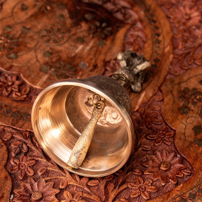 ブラスのハンドベル 高さ：12cm 5 - 底面はこのようになっております。