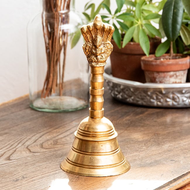 【1点物】ナーガとガルーダのハンドベル 寺院サイズ  高さ：21.5cm 1.1kg 8 - 雰囲気のあるハンドベルです。