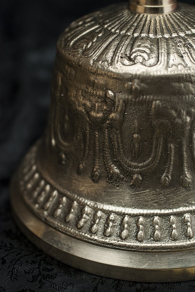 密教法具・金剛鈴(ガンター)と金剛杵(ヴァジュラ)のセット【20cm】 5 - 時代がかかった雰囲気が素敵ですね。