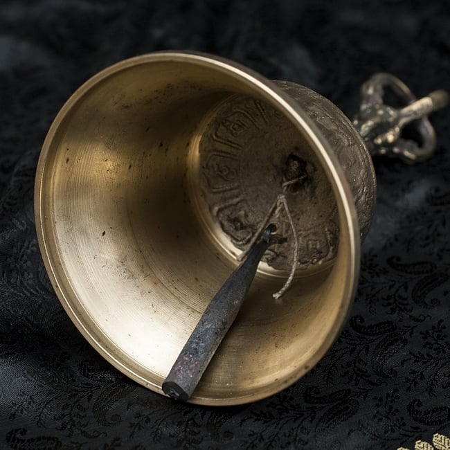 密教法具・金剛鈴(ガンター)と金剛杵(ヴァジュラ)のセット【20cm】 7 - ベルの内部の様子です。