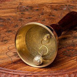 [木の持ち手付き]ブラス製ハンドベル【約13.5cm】 - サブ4