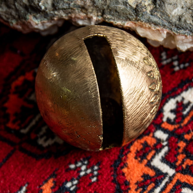 ネパールアニマルベル 直径約5.5cm 4 - ここの中に金属のボールが入っています