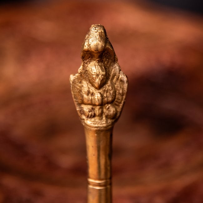 ブラスのハンドベル 高さ：14cm 2 - 持ち手部分の拡大写真です。