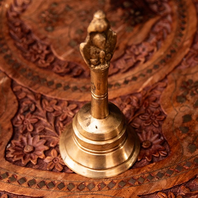 ブラスのハンドベル 高さ：14cm 4 - 上からの様子です。