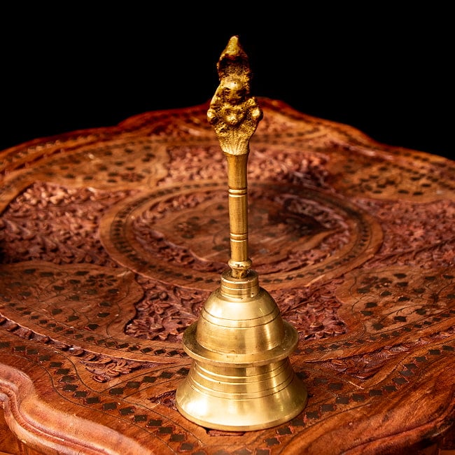 ブラスのハンドベル 高さ：19.5cmの写真インド　打楽器,打楽器,民族楽器,呼び鈴,ガンター