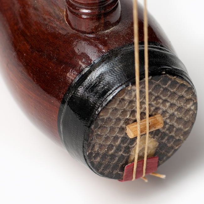[ちょいワケ品]タイ民族楽器 - ソー・ドゥアン[Saw duang] 2 - 写真には写っている、弦とボディの間の木片（駒）が付属しません。そのためお安くなっております。