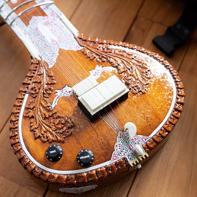 【ニス剥がれあり・ポッド難ありの訳あり品】【Kartar Music House社製】エレクトリックシタールセット(グラスファイバーケース) 13 - ニス剥がれの例です。このように熱で溶けてしまっております。
