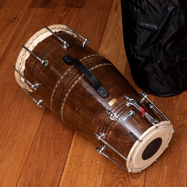 【PALOMA社製】ドーラク(Dholak) インドの両面太鼓 ボルト締め高級タイプ【大】〔ケース訳あり〕の写真1枚目です。北インドの両手太鼓、ドーラクです。インド　打楽器,打楽器,民族楽器,太鼓,ドーラク,Dholak,パロマ社,PALOMA