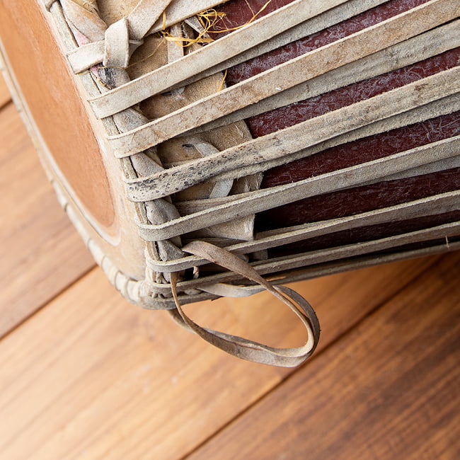 コール KHOL　インド伝統の締太鼓〔PALOMA社製〕 6 - ストラップが両端についています。