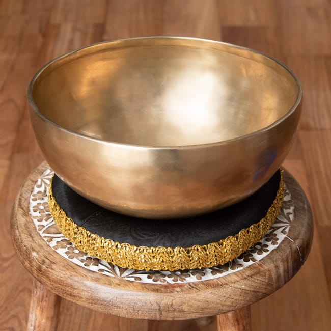 タブラとバヤンの台座〔単品〕 シンギングボウルのリングへも 3 - 大きめのシンギングボウルの、シンギングボウル用リングとしてもご使用いただけます。