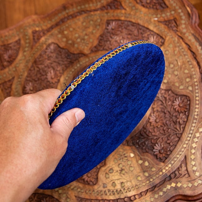 バヤンのパッド 直径24cm程度 2 - 側面は金糸で飾られています。