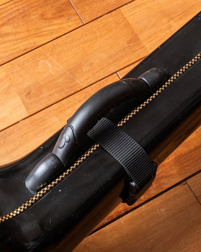 タンプーラ 〔全長約130cm〕 インド古典音楽 声楽用ドローン楽器 ハードケース付き 19 - 持ち運びようの取っ手